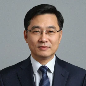 Anh Minh Tuấn - nhân viên văn phòng 44 tuổi